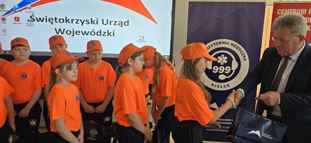 Młodzi ratownicy z wizytą w Świętokrzyskim Urzędzie Wojewódzkim